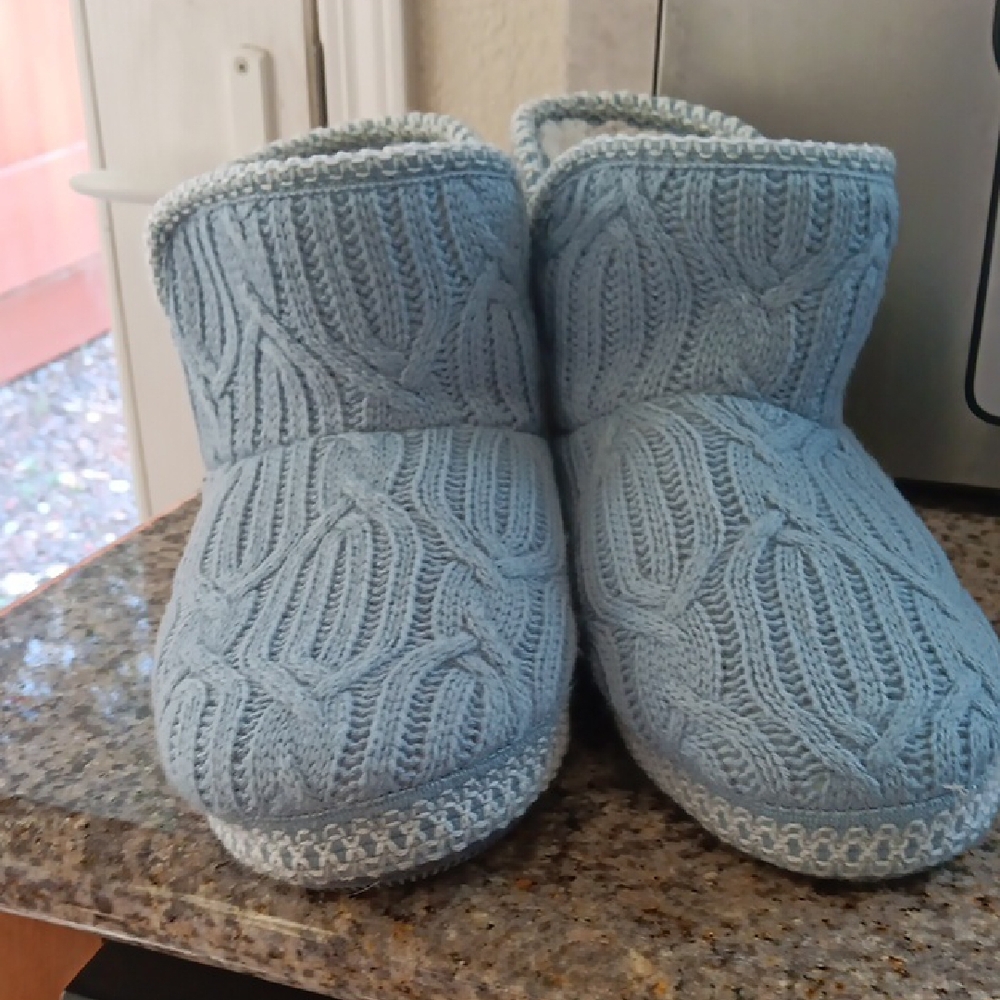 Muk Luks Women's Blue Cable Knit Slippers Boots Size 7/8 Medium
